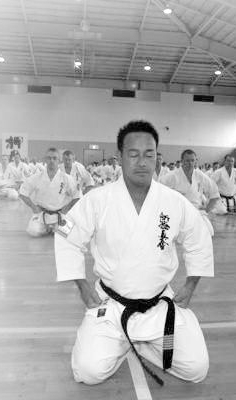 ��\�@�� ����